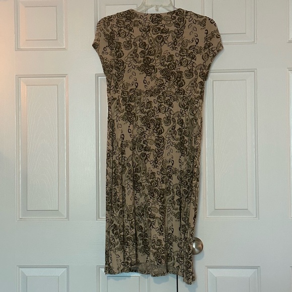 Tan floral dress Apt 9 flowing & flattering side Large - Picture 5 of 15